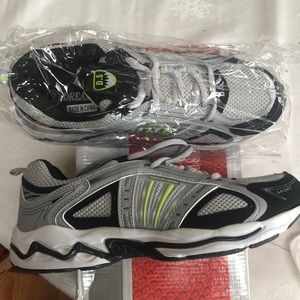 Dream Seek Men’s Brand Sneakers grey and green